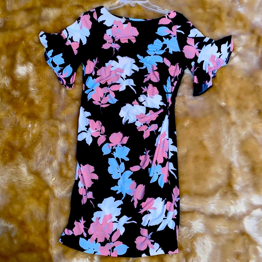 APeainthePodMaternity FlutterSlv Navy Floral Dress